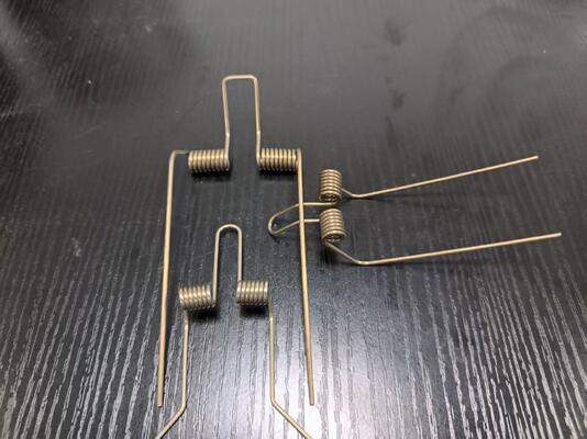 Bon prix Charnière à ressort petite en acier pour construction, résistante à la rouille, taille personnalisée en ligne